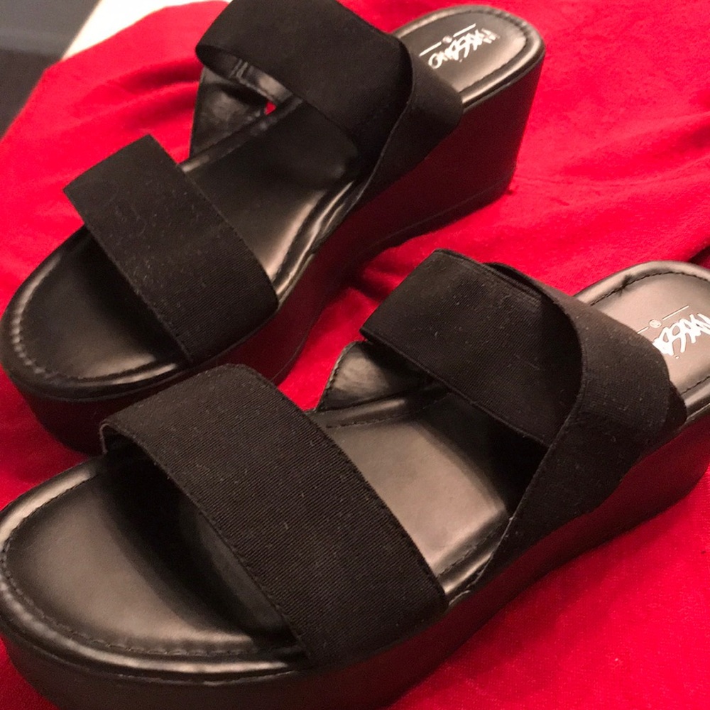 Mossimo Stretchy-Strap Platform